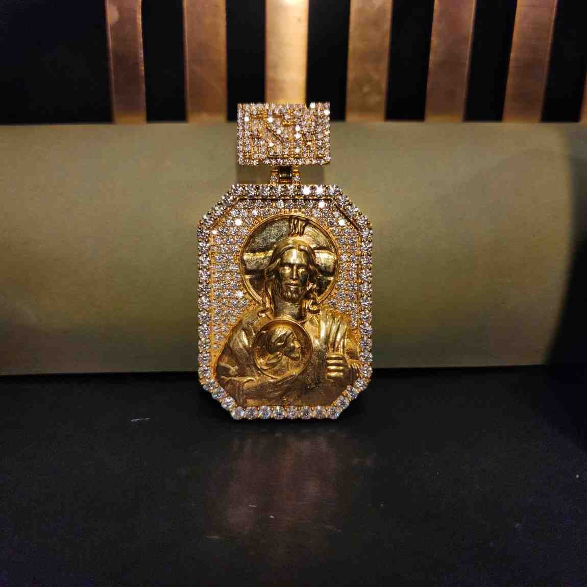 Iced Out Jesus Pendant – Gold Tone Diamond Hip Hop Pendant