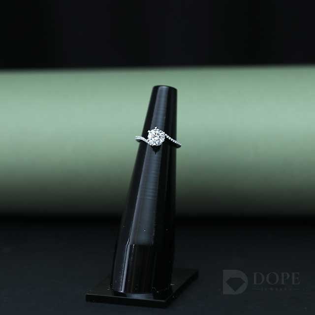 Stunning Classic Round Cut Lab Grown Diamond Wedding Ring