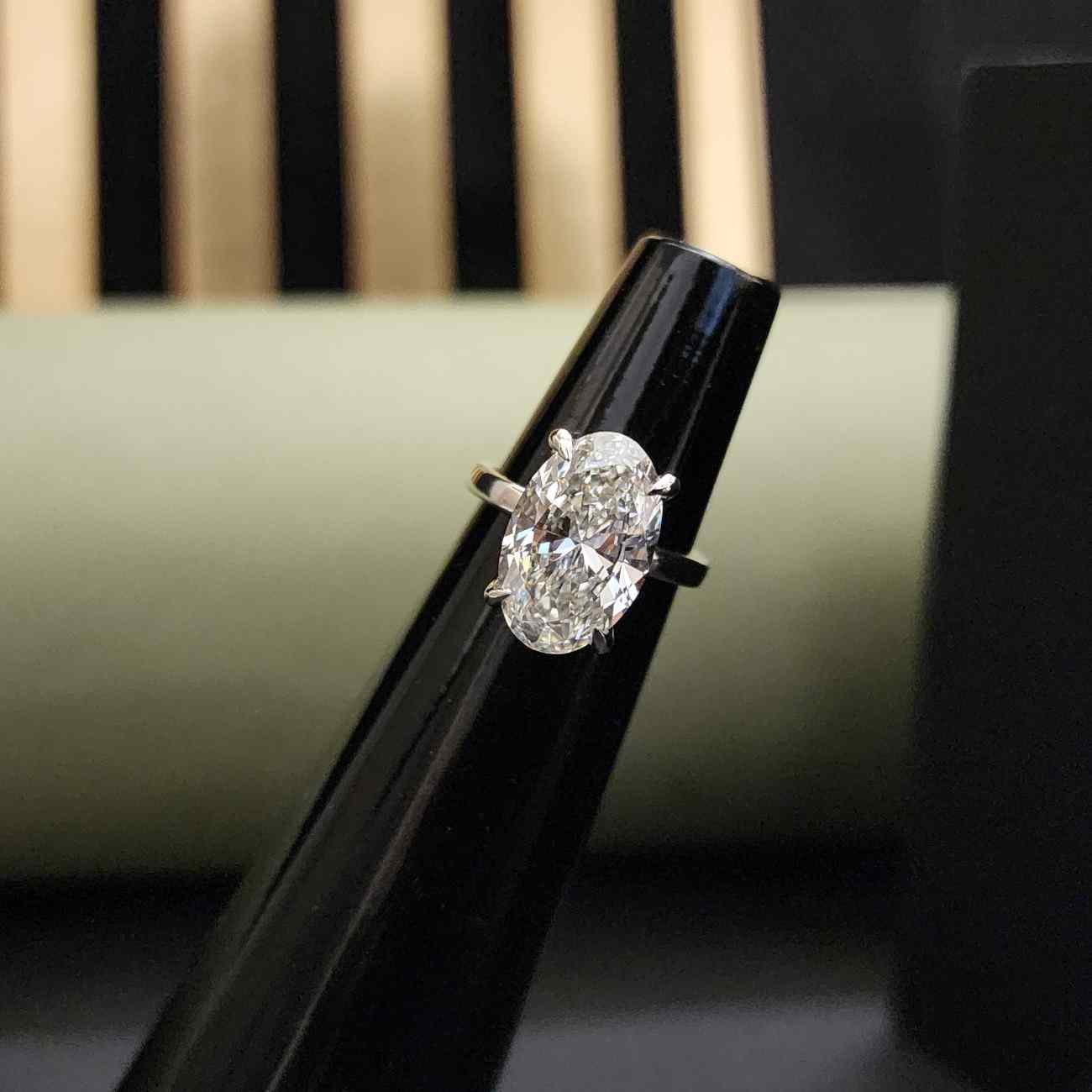 Luxury Oval Cut Lab Grown Diamond Women's Engagement Ring