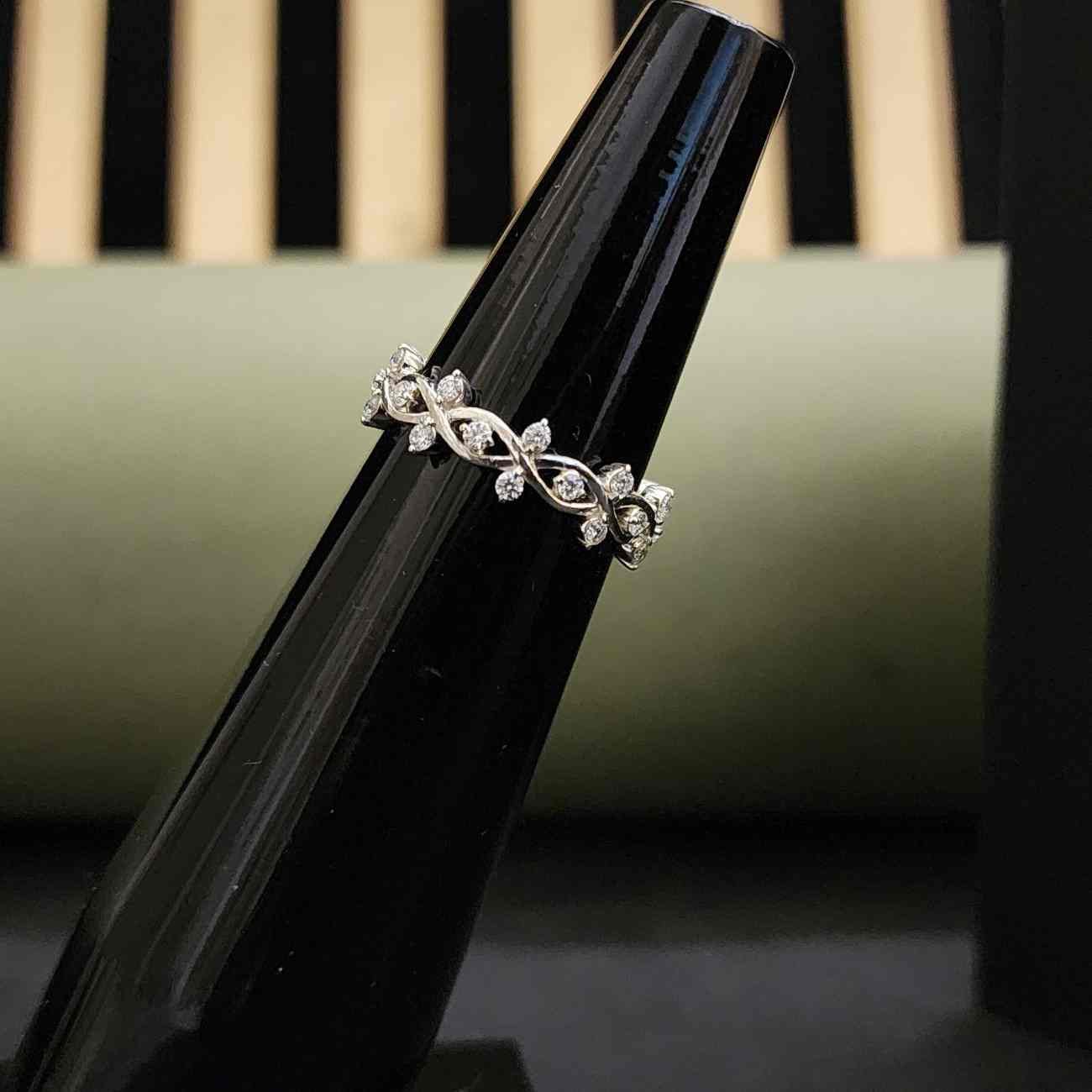Minimal Infinity Vine Flower Shape Lab Grown Diamond Band