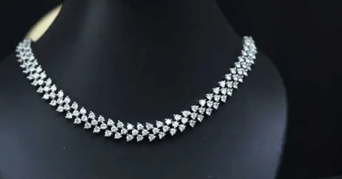 Diamond jewellery online – a stunning diamond necklace displayed on a black bust.