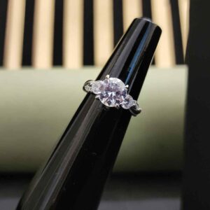 Stunning Latest Design Round Cut Moissanite Diamond Three Stone Ring