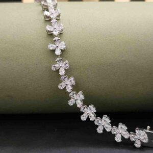 Pretty Heart And Pear Cut Diamond Bracelet