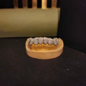 Trendy Men's Diamond Iced Out Grillz Set